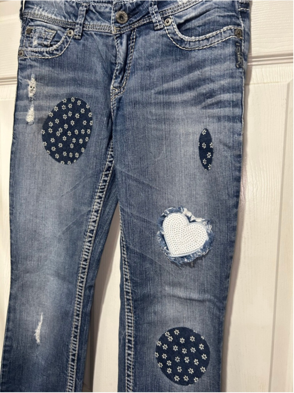 Women's Rare Silver Jeans Blue Straight Leg Jeans with Patches Size 28